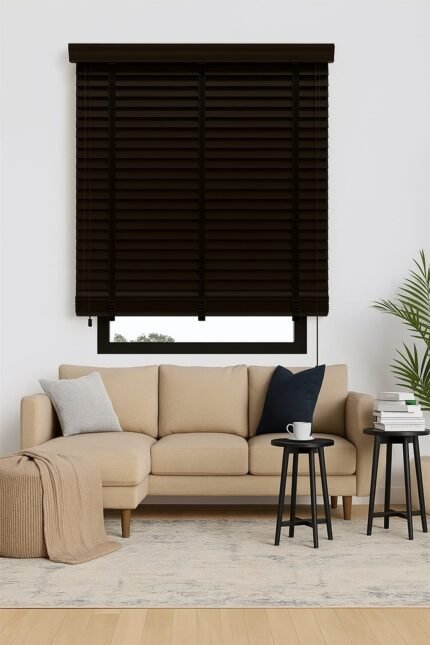 ستارة خشبية سوداء